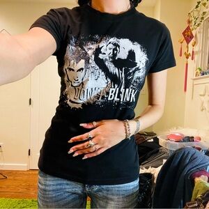 doctor who “don’t blink” black & white graphic tee